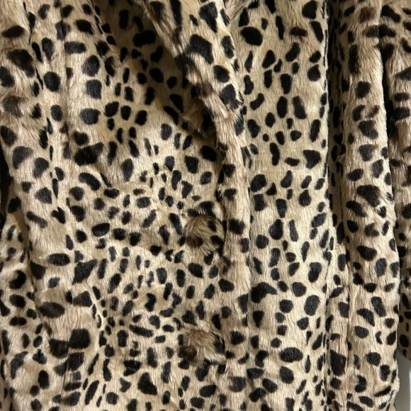 CAbi Josephine Coat Leopard Faux Fur - Picture 3 of 11